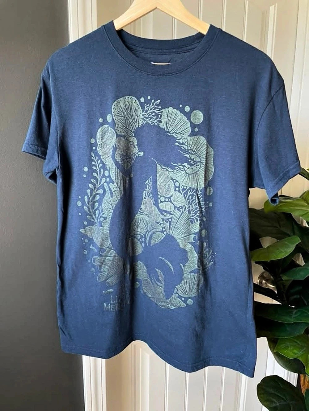 Disney The Little Mermaid Graphic Tee Shimmery Silhouette Blue Women’s Size Larg